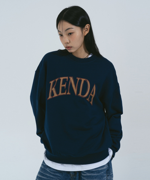 KENDA(ケンダ)の「ARCH LOGO MTM (DARK BLUE)(スウェット・レディース・ダークブルー・SMALL/MEDIUM/LARGE/X-LARGE)」の1枚目の写真