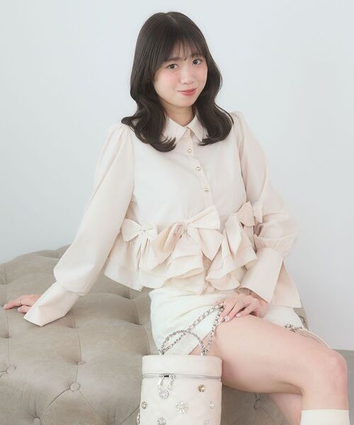 MAJESTIC LEGON(マジェスティックレゴン)の「リボンフリルペプラムブラウス(シャツ/ブラウス・レディース・ブルー/オフホワイト/ピンク/ホワイト系その他2/ライトピンク・MEDIUM)」の5枚目の写真