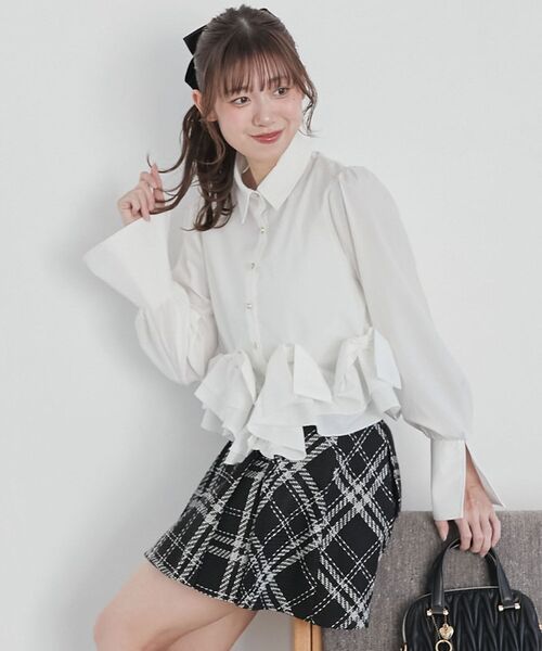 MAJESTIC LEGON（マジェスティックレゴン）の「リボンフリルペプラムブラウス（シャツ/ブラウス・レディース・ブルー/オフホワイト/ピンク/ホワイト系その他2・MEDIUM）」の16枚目の写真