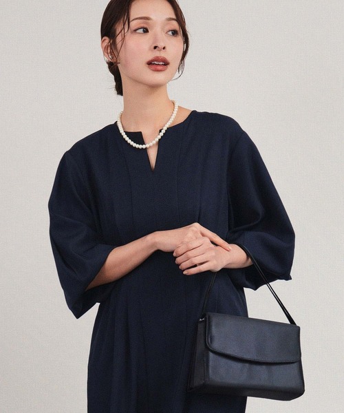 Flolia(フロリア)の「【喪服・礼服】フォーマルワンピース キーネック 半袖 コクーン ロング丈 ブラックフォーマル セレモニー 卒業式 卒園式 入学式 入園式 オケージョン 七五三 ママ 母親 マタニティ 妊婦【洗える】(ワンピース・レディース・ブラック/ネイビー・S/M/L/2L)」の6枚目の写真