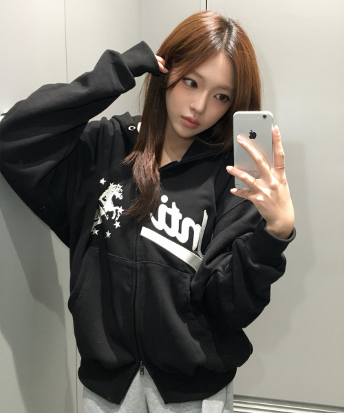 UNTITLED SEOUL(アンタイトル ソウル)の「ユニコーンバスティエンブレムフードジップアップブラック(パーカー・レディース・その他・M/L/MEDIUM/LARGE)」の3枚目の写真