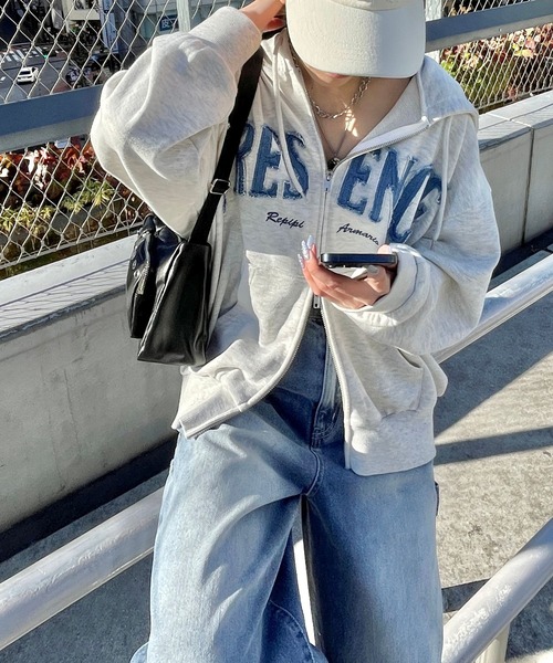 repipi armario（レピピ アルマリオ）の「ワッペンWZIPフーディ（パーカー・キッズ・グレー/グレー×ピンク/ネイビー/ライトグレー・SMALL/MEDIUM/LARGE）」の11枚目の写真