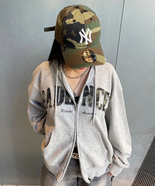 repipi armario（レピピ アルマリオ）の「ワッペンWZIPフーディ（パーカー・キッズ・グレー/グレー×ピンク/ネイビー/ライトグレー・SMALL/MEDIUM/LARGE）」の6枚目の写真