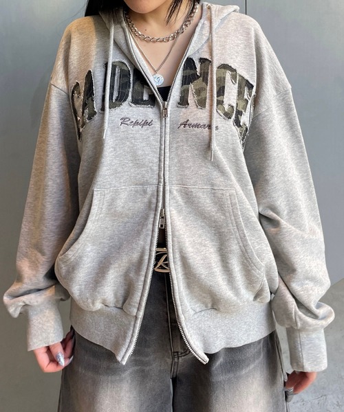 repipi armario（レピピ アルマリオ）の「ワッペンWZIPフーディ（パーカー・キッズ・グレー/グレー×ピンク/ネイビー/ライトグレー・SMALL/MEDIUM/LARGE）」の5枚目の写真