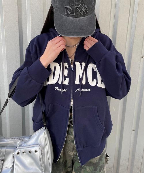 repipi armario（レピピ アルマリオ）の「ワッペンWZIPフーディ（パーカー・キッズ・グレー/グレー×ピンク/ネイビー/ライトグレー・SMALL/MEDIUM/LARGE）」の20枚目の写真