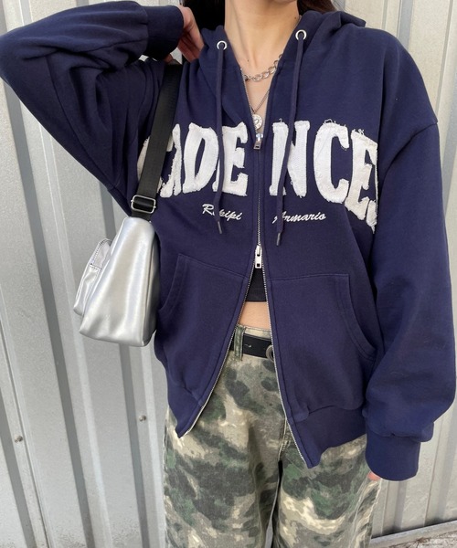 repipi armario（レピピ アルマリオ）の「ワッペンWZIPフーディ（パーカー・キッズ・グレー/グレー×ピンク/ネイビー/ライトグレー・SMALL/MEDIUM/LARGE）」の18枚目の写真