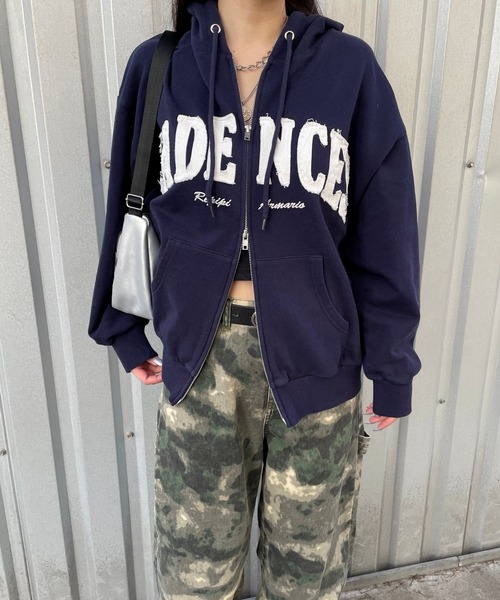 repipi armario（レピピ アルマリオ）の「ワッペンWZIPフーディ（パーカー・キッズ・グレー/グレー×ピンク/ネイビー/ライトグレー・SMALL/MEDIUM/LARGE）」の17枚目の写真