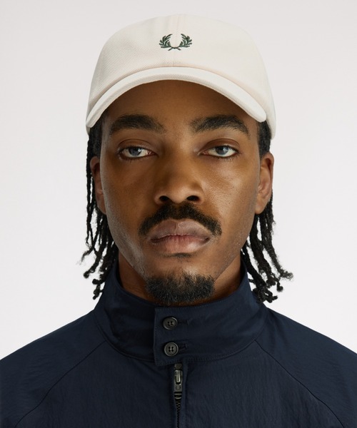 FRED PERRY（フレッドペリー）の「Pique Classic Cap／ピケクラシックキャップ（キャップ・メンズ・セージグリーン/ダークネイビー/ダークグリーン/ブラック系その他/ベージュ/ブルー系その他/ネイビー/ダークブルー/マルーン/ブラック・ONE SIZE）」の11枚目の写真