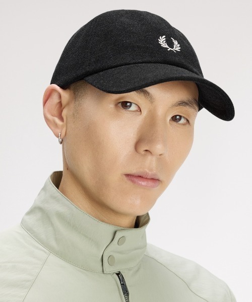 FRED PERRY(フレッドペリー)の「Pique Classic Cap/ピケクラシックキャップ(キャップ・レディース・セージグリーン/ダークネイビー/ダークグリーン/ブラック系その他/ベージュ/ブルー系その他/ネイビー/ダークブルー/マルーン/ブラック/グレー/グリーン/オートミール/ライトブルー・ONE SIZE)」の18枚目の写真