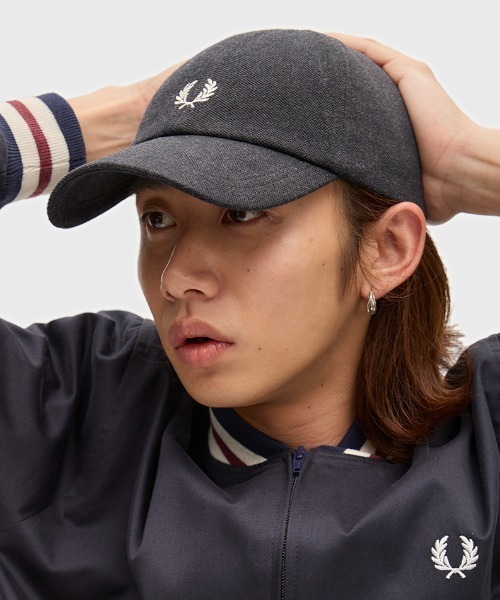 FRED PERRY(フレッドペリー)の「Pique Classic Cap/ピケクラシックキャップ(キャップ・レディース・セージグリーン/ダークネイビー/ダークグリーン/ブラック系その他/ベージュ/ブルー系その他/ネイビー/ダークブルー/マルーン/ブラック/グレー/グリーン/オートミール/ライトブルー・ONE SIZE)」の15枚目の写真