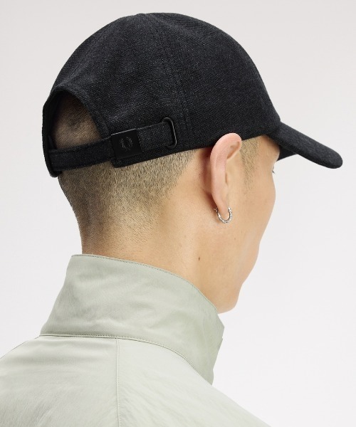 FRED PERRY(フレッドペリー)の「Pique Classic Cap/ピケクラシックキャップ(キャップ・レディース・セージグリーン/ダークネイビー/ダークグリーン/ブラック系その他/ベージュ/ブルー系その他/ネイビー/ダークブルー/マルーン/ブラック/グレー/グリーン/オートミール/ライトブルー・ONE SIZE)」の19枚目の写真