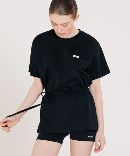 INJIACTIVE(インジアクティブ)の「スモールロゴオーバーストラップTシャツ ブラック(Tシャツ/カットソー・レディース・その他・ONE SIZE)」の3枚目の写真