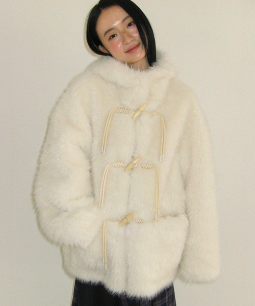 RONRON(ロンロン)の「FUR TOGGLE HOODED JACKET IVORY(ムートンコート・レディース・その他・FREE)」の8枚目の写真