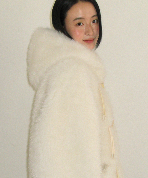 RONRON(ロンロン)の「FUR TOGGLE HOODED JACKET IVORY(ムートンコート・レディース・その他・FREE)」の9枚目の写真