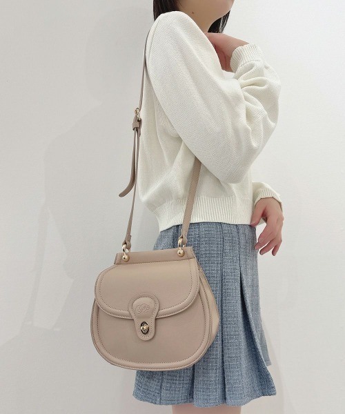 F i.n.t（フィント）の「型押しサークルポシェット/fint フィント（ショルダーバッグ・レディース・ブラウン/ピンクベージュ・FREE）」の3枚目の写真