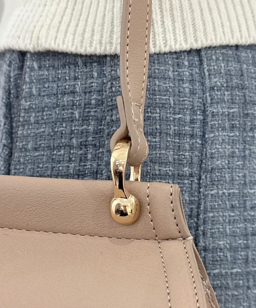 F i.n.t（フィント）の「型押しサークルポシェット/fint フィント（ショルダーバッグ・レディース・ブラウン/ピンクベージュ・FREE）」の6枚目の写真