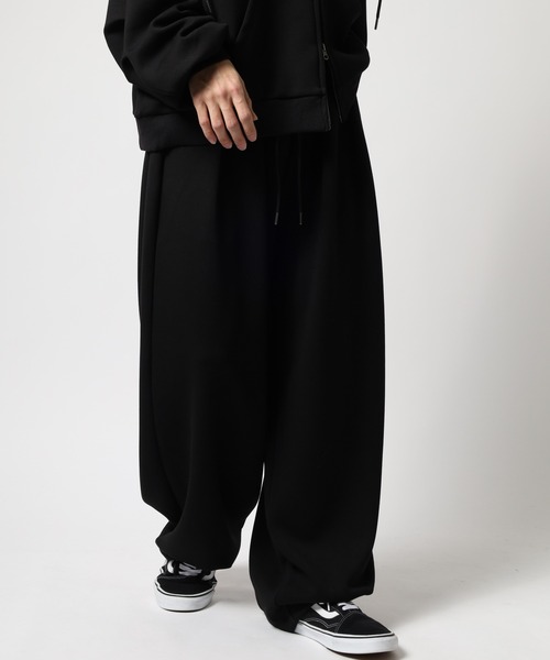 ATELANE（アテレーン）の「ATELANE / レーヨンMIXポンチ/タックイージーパンツ（スウェットパンツ・メンズ・グレー/ブラック・M/L/XL）」の15枚目の写真