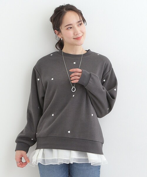 SHOO・LA・RUE(シューラルー)の「【洗濯機可】小さめ刺繍で大人見え アソート裏起毛スウェット(スウェット・レディース・チャコール/ホワイト系3/ネイビー系1/グレー系1・00)」の21枚目の写真