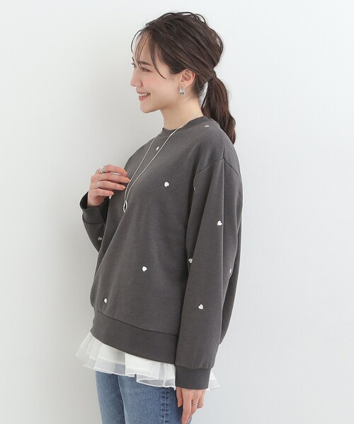 SHOO・LA・RUE(シューラルー)の「【洗濯機可】小さめ刺繍で大人見え アソート裏起毛スウェット(スウェット・レディース・チャコール/ホワイト系3/ネイビー系1/グレー系1・00)」の7枚目の写真