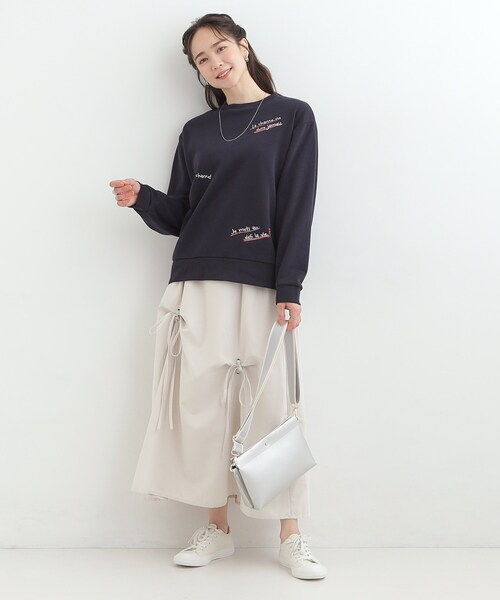 SHOO・LA・RUE(シューラルー)の「【洗濯機可】小さめ刺繍で大人見え アソート裏起毛スウェット(スウェット・レディース・チャコール/ホワイト系3/ネイビー系1/グレー系1・00)」の8枚目の写真