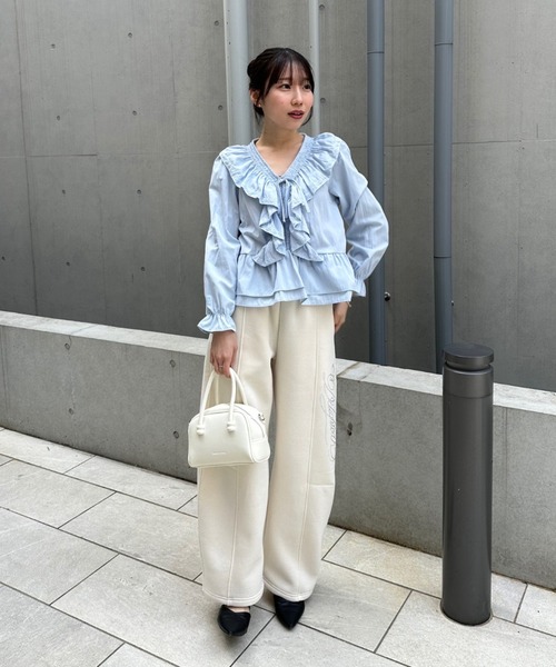 continuer de NICE CLAUP(コンティニューデナイスクラップ)の「【一枚で華やかに】レースフリフリブラウス(シャツ/ブラウス・レディース・ピンク/ブラック/サックスブルー/オフホワイト・FREE)」の12枚目の写真