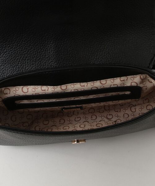 Guess(ゲス)の「ERIKA Flap Crossbody ショルダーバッグ (ショルダーバッグ・レディース・ブラック・ONE SIZE)」の4枚目の写真