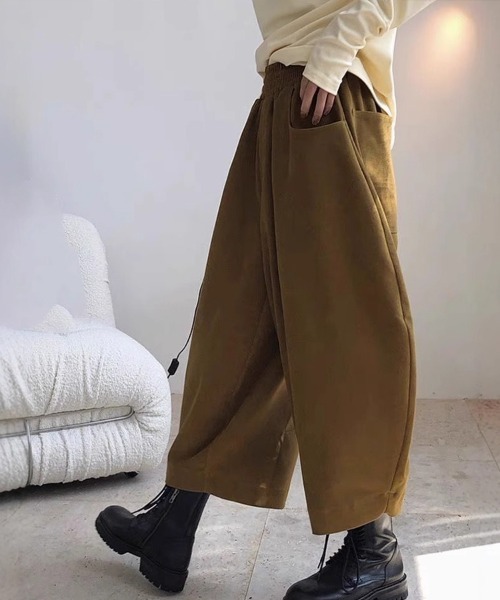 Flugge(フラッジー)の「ワイドクロップドパンツ(その他パンツ・レディース・ブラック/ベージュ・LARGE/MEDIUM)」の2枚目の写真