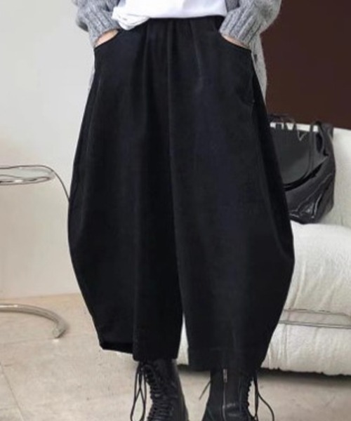 Flugge(フラッジー)の「ワイドクロップドパンツ(その他パンツ・レディース・ブラック/ベージュ・LARGE/MEDIUM)」の1枚目の写真