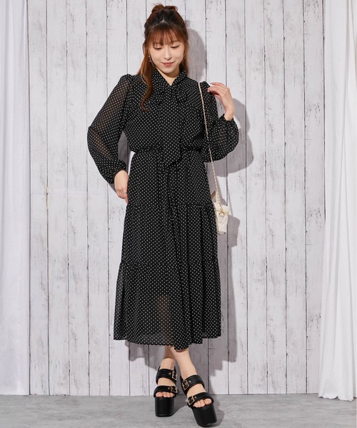 GORGE(ゴージ)の「《ドット柄×ボウタイ》ティアードマキシワンピース/春秋/全2色(ワンピース・レディース・ブラック×ホワイト/ホワイト×ブラック・F)」の4枚目の写真