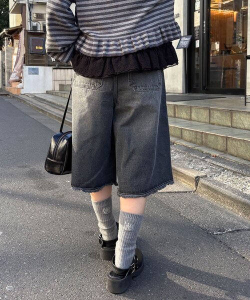 CIAOPANIC（チャオパニック）の「オーバーダイダメージデニムハーフパンツ（デニムパンツ・レディース・ブルー/ブラック・ONE SIZE）」の6枚目の写真