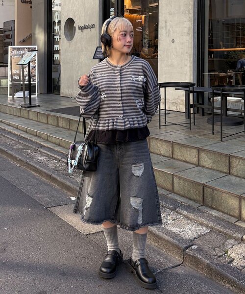 CIAOPANIC（チャオパニック）の「オーバーダイダメージデニムハーフパンツ（デニムパンツ・レディース・ブルー/ブラック・ONE SIZE）」の7枚目の写真