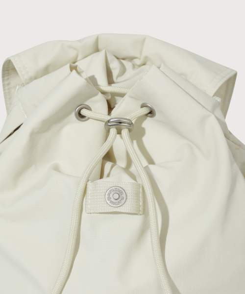 COVERNAT（カバーナット）の「ウィメンズ シュリンクフラップ ミニバックパック アイボリー（バックパック/リュック・レディース・その他・F）」の5枚目の写真