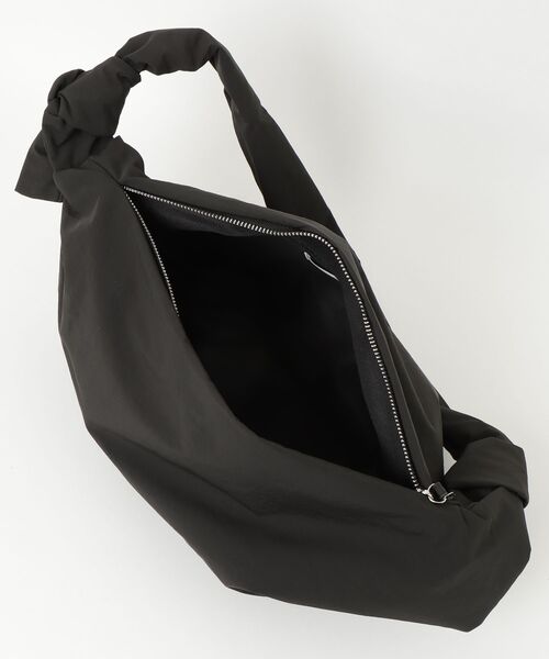 anuke（アンヌーク）の「Knot Nylon Bag 62611021（ショルダーバッグ・レディース・ブラック/ライトブルー・FREE）」の5枚目の写真