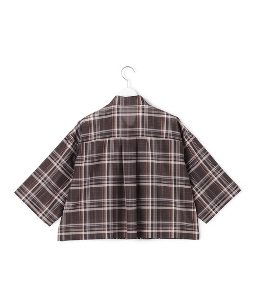 23区 S(ニジュウサンクチイサイサイズ)の「ハイツイストシアーチェック クロップド シャツ(シャツ/ブラウス・レディース・グレー系3/ダークブラウン系3・32)」の9枚目の写真