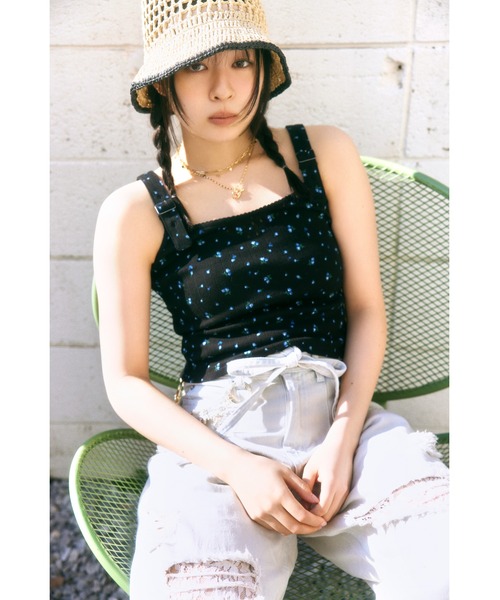 FURFUR(ファーファー)の「ミニフラワープリントタンクトップ(タンクトップ・レディース・ホワイト/アイボリー/ブラック・F)」の4枚目の写真