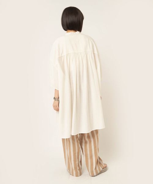 RNA-N(アールエヌエーエヌ)の「B2966 エアリーオーバーチュニック(シャツ/ブラウス・レディース・オフホワイト/テラコッタ/ブラック・FREE)」の11枚目の写真