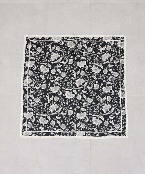 GALLARDAGALANTE（ガリャルダガランテ）の「更紗プリントシルクスカーフ（マフラー・レディース・ブルー/ブラック・FREE）」の4枚目の写真