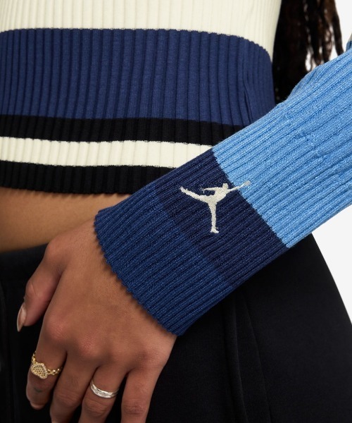 JORDAN BRAND(ジョーダンブランド)の「JORDAN BRAND Women's Long-Sleeve Striped Sweater(ジョーダンブランド ウィメンズ ジョーダン FLT L/S トップ SWTR STRIPE)(ニット/セーター・レディース・ネイビー系・SMALL/MEDIUM/LARGE)」の2枚目の写真
