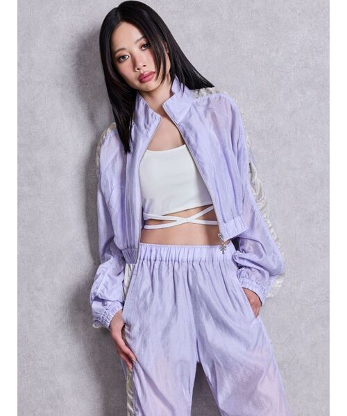 GYDA（ジェイダ）の「sacred edge cross shinyショートブルゾン（ブルゾン・レディース・パープル/ブラック/アイボリー・FREE）」の4枚目の写真