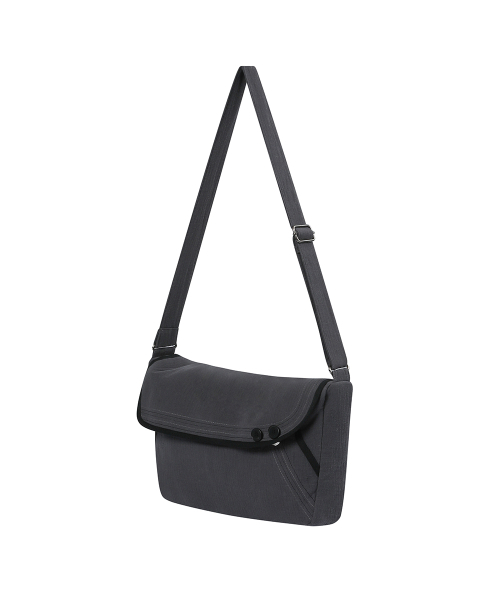 Miseki SEOUL(ミセキソウル)の「Stitch folding cross bag CHARCOAL(メッセンジャーバッグ・レディース・その他・OS)」の3枚目の写真