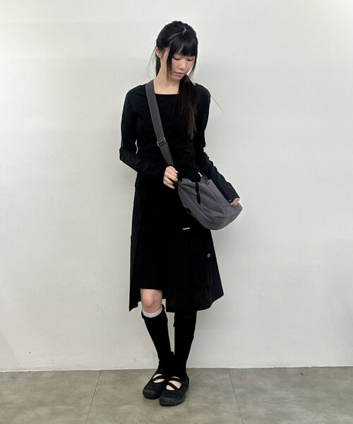 Miseki SEOUL(ミセキソウル)の「Stitch folding cross bag CHARCOAL(メッセンジャーバッグ・レディース・その他・OS)」の4枚目の写真