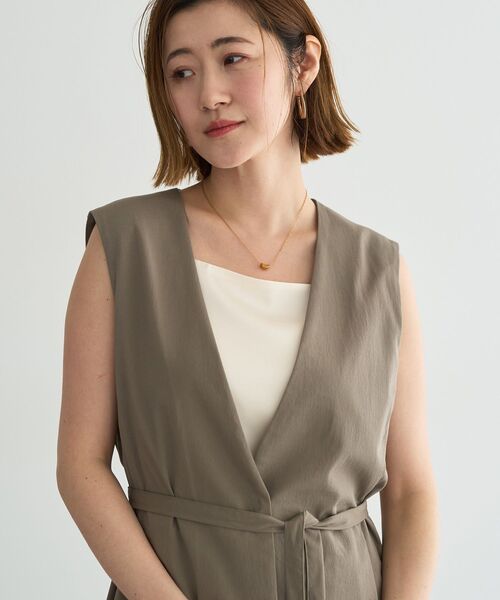 YECCA VECCA(イェッカヴェッカ)の「ドライタッチウエストベルトジレ【セットアップ対応】(ベスト・レディース・ブラック/ダークベージュ・FREE)」の7枚目の写真