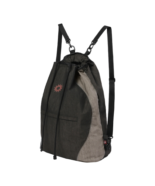 S'EST(エスイーエスティー)の「Solaris String Bag Brown(バックパック/リュック・メンズ・ブラウン・FREE)」の2枚目の写真