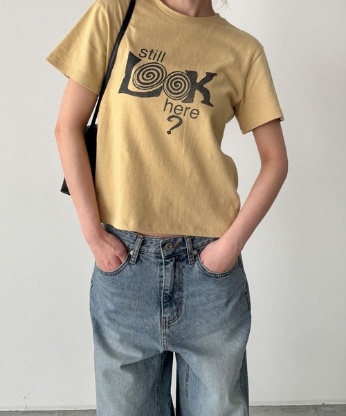 CANAL JEAN(キャナルジーン)の「Lakey Park "Still LOOK here"Tシャツ(Tシャツ/カットソー・レディース・アイボリー/イエロー/ネイビー/グレー/ブルー・ONE SIZE)」の5枚目の写真