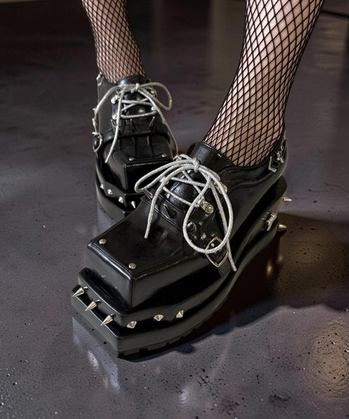 スパイク ベルトデザイン厚底シューズ JUST ABOUT│Jeffrey Campbell