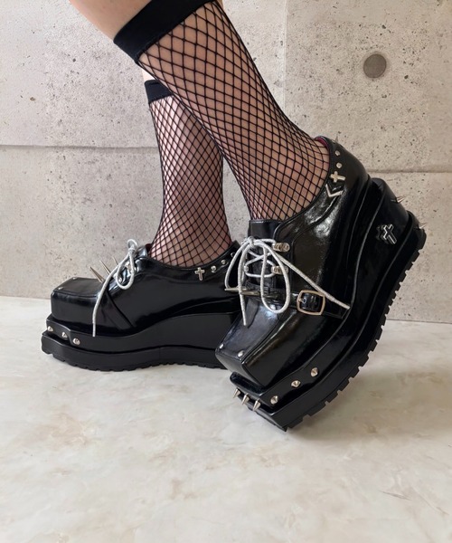 スパイク ベルトデザイン厚底シューズ JUST ABOUT│Jeffrey Campbell