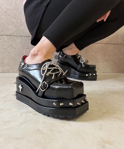 スパイク ベルトデザイン厚底シューズ JUST ABOUT│Jeffrey Campbell