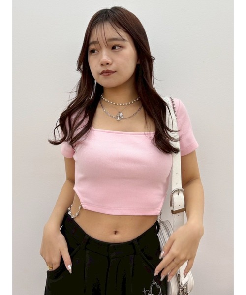 EVRIS(エヴリス)の「サイドビジューチェーントップス(Tシャツ/カットソー・レディース・ピンク/ブラック/グレー/ホワイト・FREE)」の4枚目の写真
