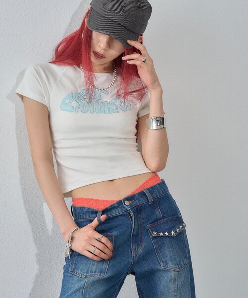 WHO'S WHO gallery（フーズフーギャラリー）の「デフォルメレースロゴチビT（Tシャツ/カットソー・レディース・ピンク/オフホワイト/イエロー/サックスブルー/ブラック・FREE）」の6枚目の写真