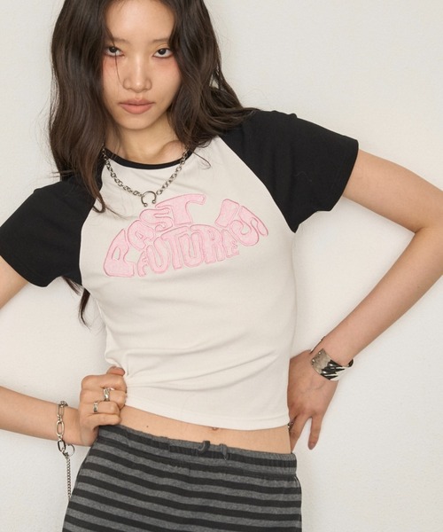 WHO'S WHO gallery（フーズフーギャラリー）の「【WEB限定カラーあり】デフォルメレースロゴチビT（Tシャツ/カットソー・レディース・ピンク/オフホワイト/イエロー/サックスブルー/ブラック/ミント/ダークブラウン/ホワイト系その他・FREE）」の3枚目の写真